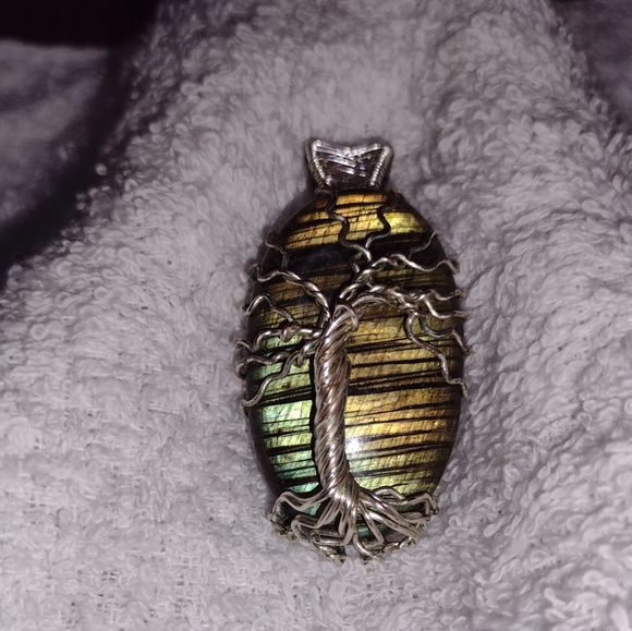 (SOLD)Unisex Tree of life in Labradorite pendant necklace. - Picture 3 of 4